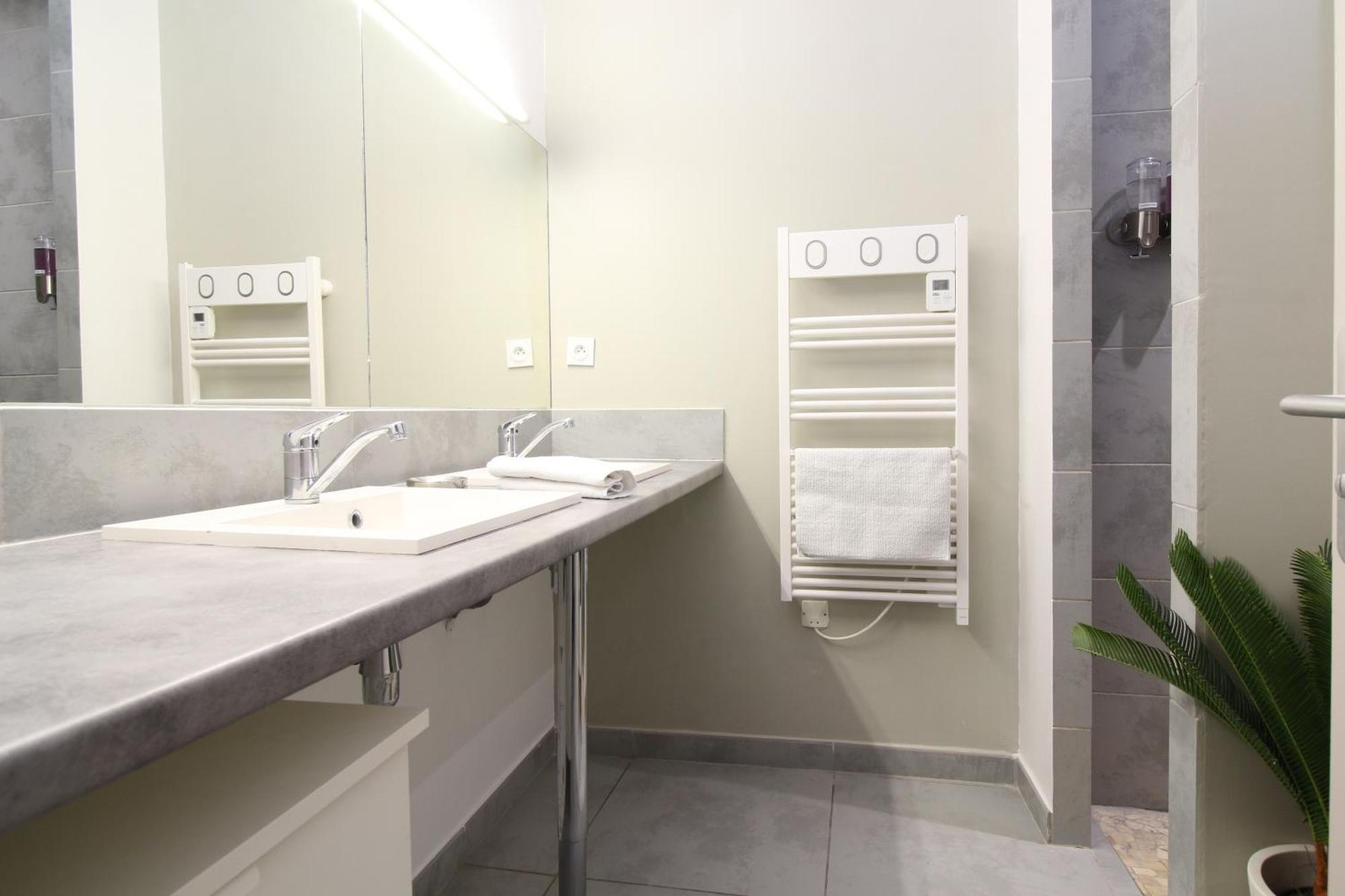 T3 Appartement Hypercentre Proche Commerce- Parking - 2 Chambres Wifi Gratuit Авиньон Экстерьер фото